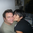 jde po n�m jak slepica po flushu....a va�ek jeno vrrrrn���� a vrrrn�����